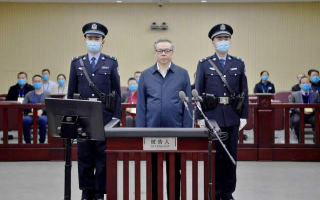 赖小民贪腐案背后：金融界明星的陨落与人性的沉沦