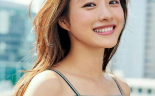 美女比基尼，夏日海滩的时尚焦点-挑选与搭配指南