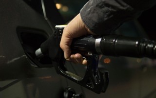 2025年最后一次调整！今晚油价有望迎三连跌：加满少花6.5元