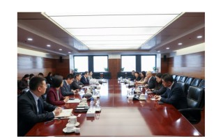 商务部国际贸易谈判代表兼副部长李成钢会见苹果首席运营官萨比赫・汗