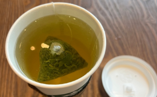 门店可提供续水 星巴克25元茶饮竟是茶包泡的