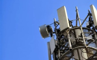 微波媲美光纤！华为25Gbps E-band技术首次5.5G规模化应用
