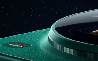 小米最惊艳、最薄的Ultra！小米17 Ultra星空绿外观细节公布：超大R角2D直屏