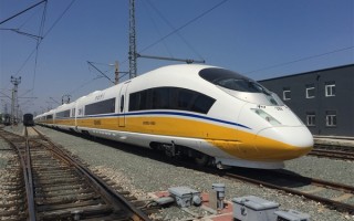 中国磁悬浮试验车时速700公里破纪录：第一视角体验 快到窒息！