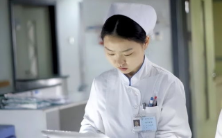 姐姐是护士，职业挑战与精神力量的完美融合