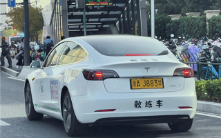 一驾校用特斯拉学车 教练：让学员提前适应电车 会关闭辅助驾驶功能