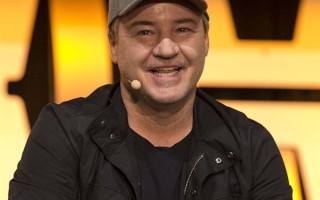 《使命召唤》联合创始人开法拉利撞护栏起火身亡 事发视频公布