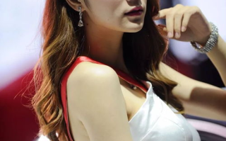 美女模特,时尚产业的魅力代表-职业发展路径解析