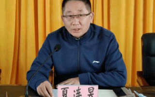 如何处理被两个领导夹在中间的困境-职场策略解析