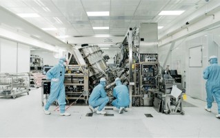 曝中国秘密搞定第一台EUV光刻机！逆向功程ASML