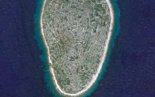 卫星发现一座奇怪的“指纹岛”！却无人居住