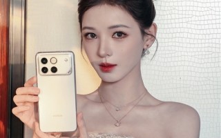 张予曦晒出荣耀WIN 网友：人美 机器也美