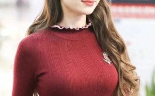 揭秘吉娜·爱丽丝：才华与美貌并存的钢琴女神