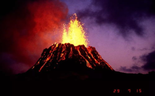 火山探险之谜,火口的两人-揭秘火口探险的挑战与魅力