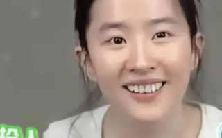 明星素颜照对比：揭开光鲜亮丽背后的真实面貌