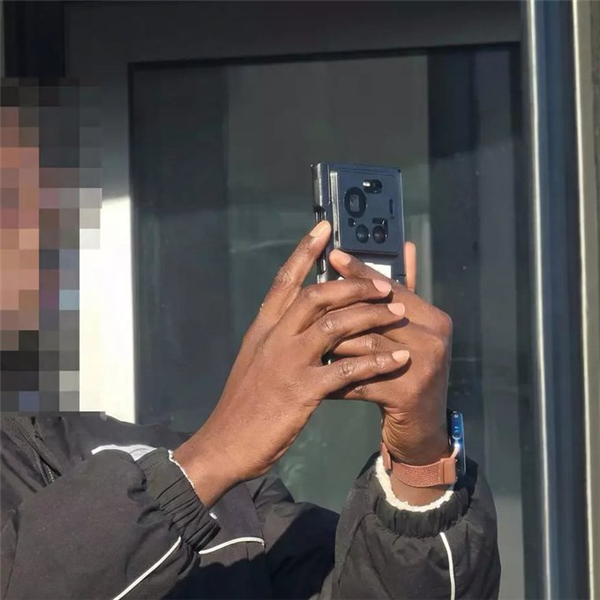 小米17 Ultra外观渲染图来了:经典大圆镜头回归 没有背屏-第2张图片-佛山资讯网 小米17 Ultra外观渲染图来了:经典大圆镜头回归 没有背屏-第2张图片-佛山资讯网