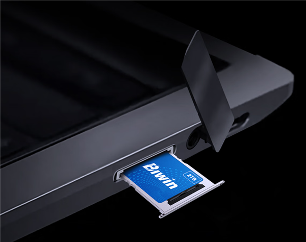 最小消费级固态硬盘来了！国产佰维Mini SSD CL100正式发布：半枚硬币大小 599元起-第2张图片-佛山资讯网