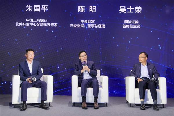 金融领域的“鸿蒙速度”:超千款应用上架 全场景+AI智能体驱动体验升级-第2张图片-佛山资讯网 金融领域的“鸿蒙速度”:超千款应用上架 全场景+AI智能体驱动体验升级-第2张图片-佛山资讯网