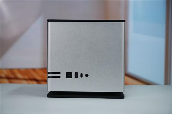 全球首个液冷迷你机！abee AI Station 395 Max工作站图赏-第2张图片-佛山资讯网