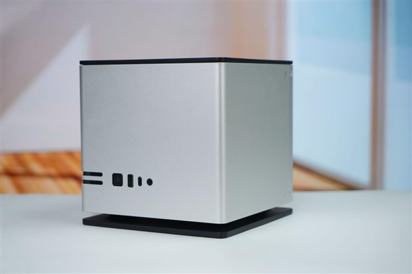 全球首个液冷迷你机！abee AI Station 395 Max工作站图赏-第7张图片-佛山资讯网
