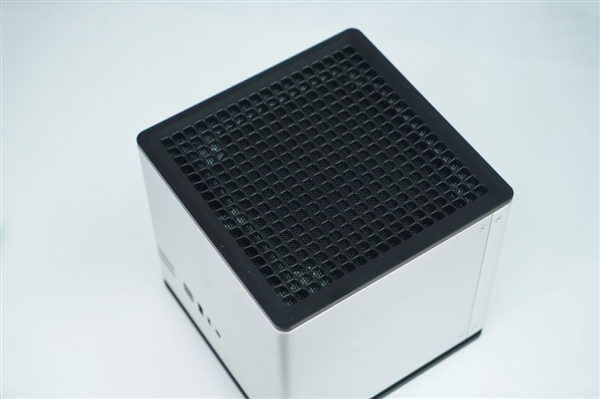 全球首个液冷迷你机！abee AI Station 395 Max工作站图赏-第8张图片-佛山资讯网