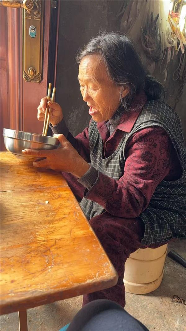 抖音寻人助力走失50年阿婆回家 志愿者:科技寻人已成新常态-第1张图片-佛山资讯网 抖音寻人助力走失50年阿婆回家 志愿者:科技寻人已成新常态-第1张图片-佛山资讯网