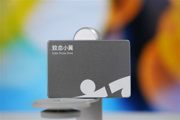长江存储原厂颗粒!致态小翼S001 1TB SSD图赏-第1张图片-佛山资讯网 长江存储原厂颗粒!致态小翼S001 1TB SSD图赏-第1张图片-佛山资讯网