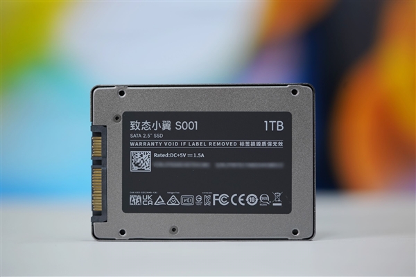 长江存储原厂颗粒!致态小翼S001 1TB SSD图赏-第3张图片-佛山资讯网 长江存储原厂颗粒!致态小翼S001 1TB SSD图赏-第3张图片-佛山资讯网