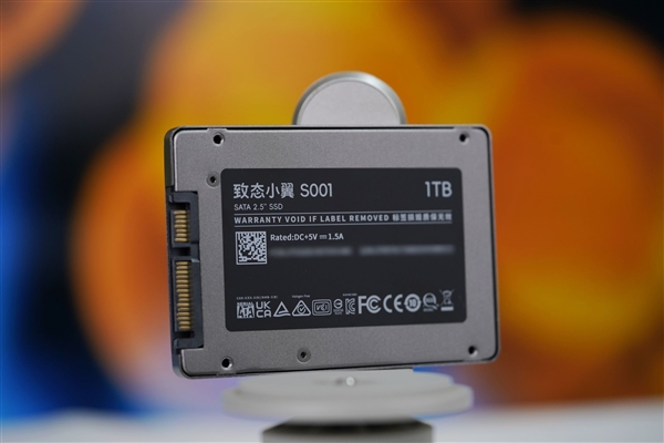 长江存储原厂颗粒!致态小翼S001 1TB SSD图赏-第4张图片-佛山资讯网 长江存储原厂颗粒!致态小翼S001 1TB SSD图赏-第4张图片-佛山资讯网