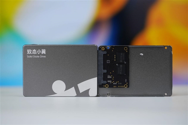 长江存储原厂颗粒!致态小翼S001 1TB SSD图赏-第9张图片-佛山资讯网 长江存储原厂颗粒!致态小翼S001 1TB SSD图赏-第9张图片-佛山资讯网