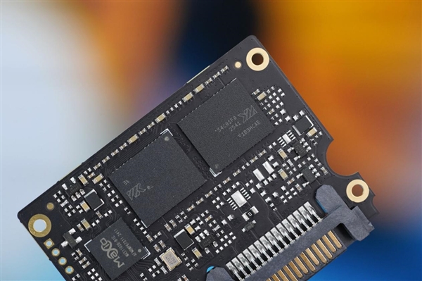 长江存储原厂颗粒!致态小翼S001 1TB SSD图赏-第13张图片-佛山资讯网 长江存储原厂颗粒!致态小翼S001 1TB SSD图赏-第13张图片-佛山资讯网