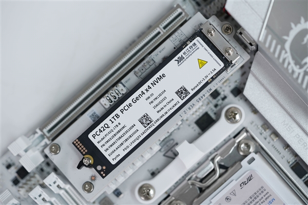 疾速7000MB/s！长江存储PC42Q 1TB SSD图赏-第1张图片-佛山资讯网