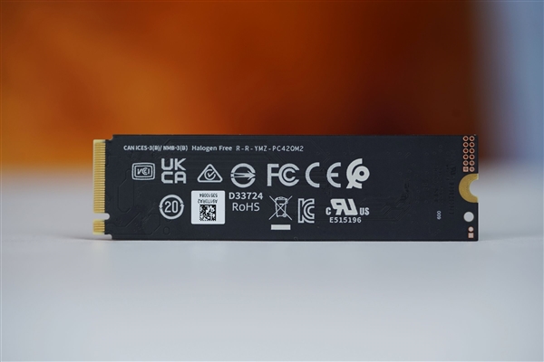 疾速7000MB/s！长江存储PC42Q 1TB SSD图赏-第4张图片-佛山资讯网
