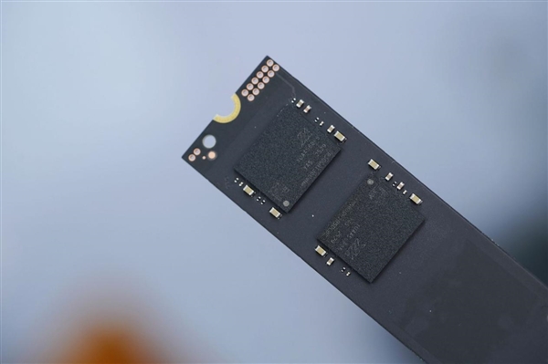 疾速7000MB/s！长江存储PC42Q 1TB SSD图赏-第7张图片-佛山资讯网