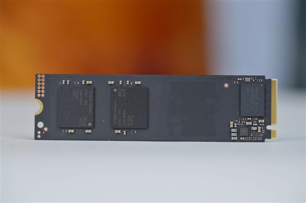 疾速7000MB/s！长江存储PC42Q 1TB SSD图赏-第5张图片-佛山资讯网