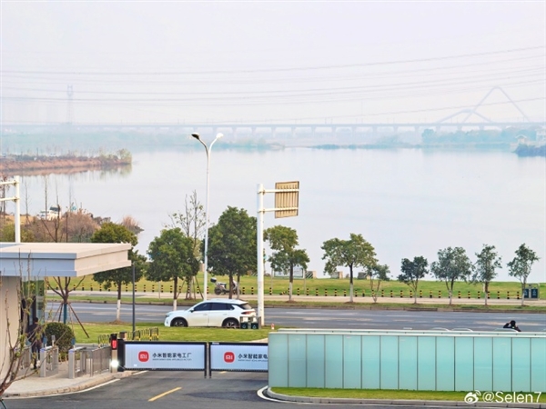 小米智能家电工厂实拍:有草坪、湖景 整洁的不像工厂-第1张图片-佛山资讯网 小米智能家电工厂实拍:有草坪、湖景 整洁的不像工厂-第1张图片-佛山资讯网