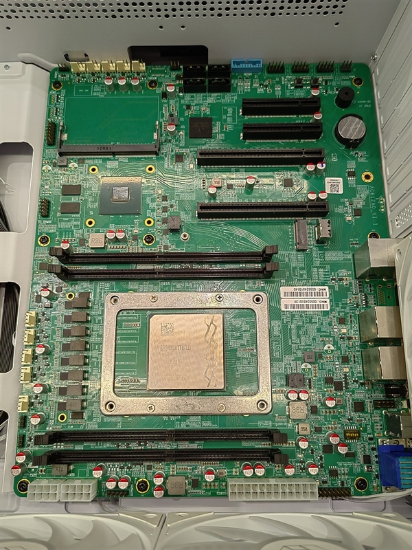 真正自主龙芯授权！俄罗斯全新CPU首次公开：最高64核心2.0GHz-第5张图片-佛山资讯网
