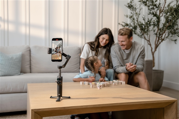 华为、苹果手机好搭子 大疆 Osmo Mobile 8 斩获双榜首 双十二到手价仅 599 元起-第4张图片-佛山资讯网