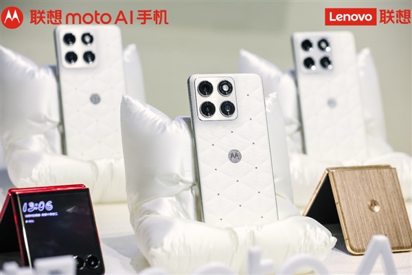 潘通2026年度代表色出炉 联想moto X70 Air云上舞白冰钻限定版绝美亮相-第2张图片-佛山资讯网 潘通2026年度代表色出炉 联想moto X70 Air云上舞白冰钻限定版绝美亮相-第2张图片-佛山资讯网