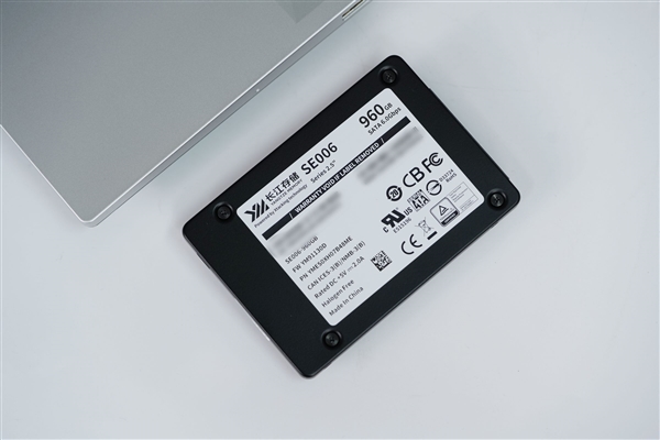 SATA SSD顶尖水平！长江存储SE006 960GB图赏-第3张图片-佛山资讯网