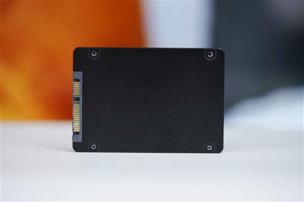 SATA SSD顶尖水平！长江存储SE006 960GB图赏-第5张图片-佛山资讯网