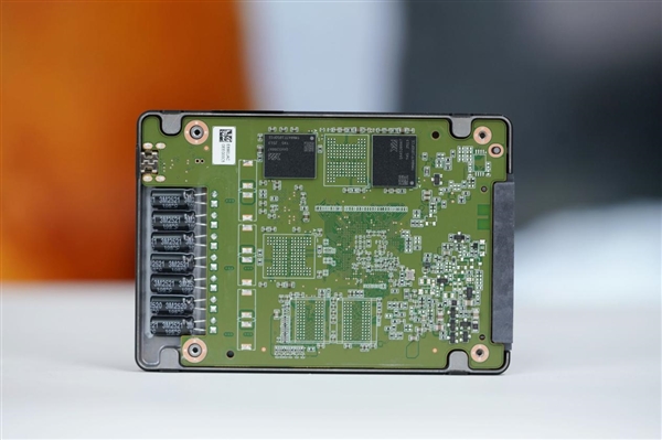 SATA SSD顶尖水平！长江存储SE006 960GB图赏-第9张图片-佛山资讯网