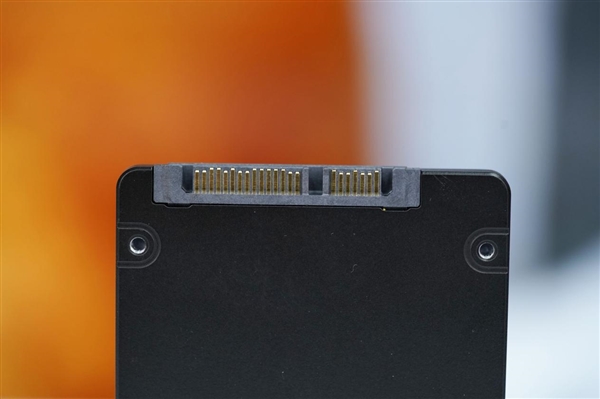 SATA SSD顶尖水平！长江存储SE006 960GB图赏-第7张图片-佛山资讯网