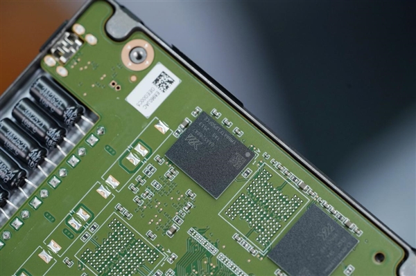 SATA SSD顶尖水平！长江存储SE006 960GB图赏-第11张图片-佛山资讯网
