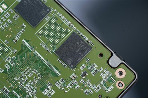 SATA SSD顶尖水平！长江存储SE006 960GB图赏-第12张图片-佛山资讯网