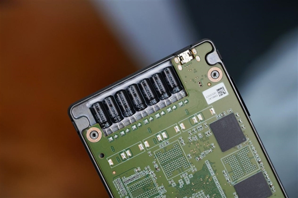 SATA SSD顶尖水平！长江存储SE006 960GB图赏-第10张图片-佛山资讯网