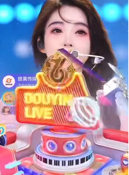 泪目！停播近一年的冯提莫强势回归，10分钟10万+在线，高领下藏着抗癌勋章-第5张图片-佛山资讯网
