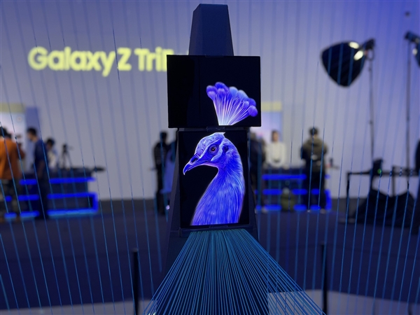 三星Galaxy Z TriFold上手:三折叠新物种 开屏被震撼到了-第9张图片-佛山资讯网 三星Galaxy Z TriFold上手:三折叠新物种 开屏被震撼到了-第9张图片-佛山资讯网