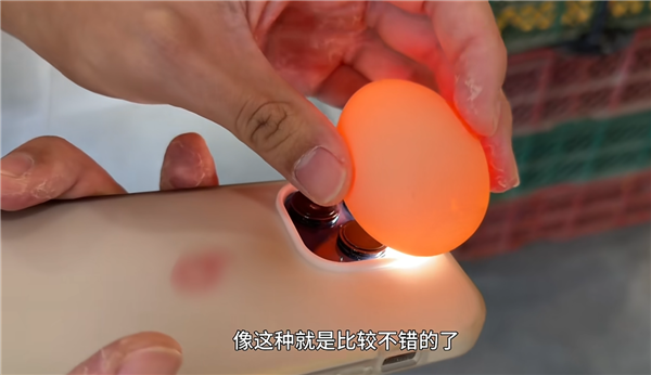 凭煮蛋涨粉350万 “蛋神”教大家用手机补光灯挑鸡蛋-第3张图片-佛山资讯网 凭煮蛋涨粉350万 “蛋神”教大家用手机补光灯挑鸡蛋-第3张图片-佛山资讯网