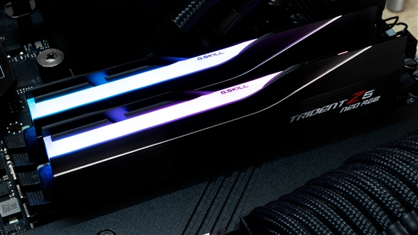 整整8倍!奸商将32GB DDR5卖到5900元:堪比RTX 5070-第3张图片-佛山资讯网 整整8倍!奸商将32GB DDR5卖到5900元:堪比RTX 5070-第3张图片-佛山资讯网